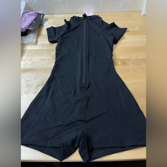 BASIC SHORT BODY SUIT  romper Size Medium - Picture 6 of 15